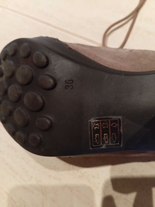 Sapatos em camurça como novos