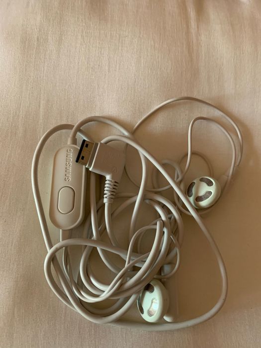 Наушники для телефона ,разные.