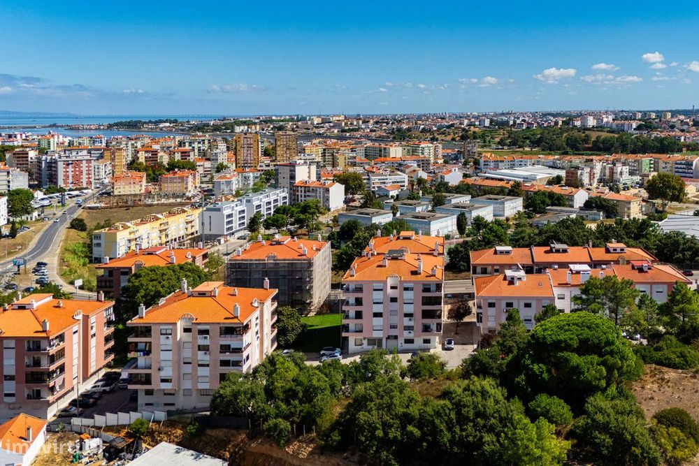 Paivas / Amora - Apartamento T3 Com Garagem