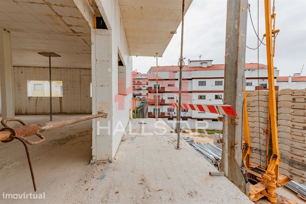 Apartamento T1 / Condomínio Fechado com Piscina / Pousos