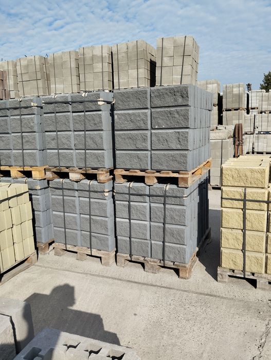 Блоки будівельні, на паркан та опалубку.