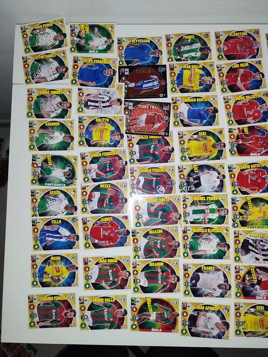 Pack de 236 cartas da Panini adrenalyn