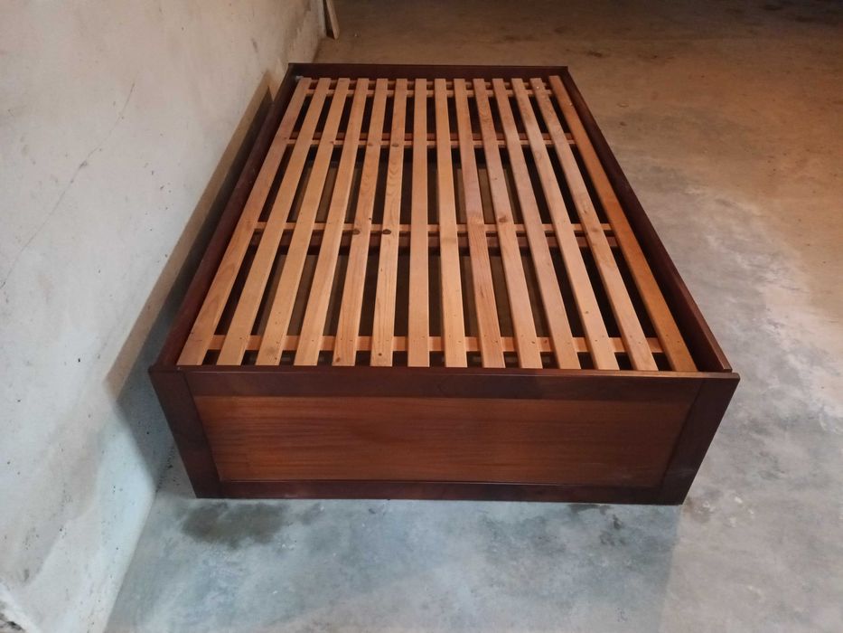 Cama Pinho Maciço como Nova