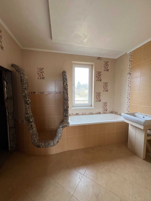 Продаж! Два будинки в жилому стані + гараж