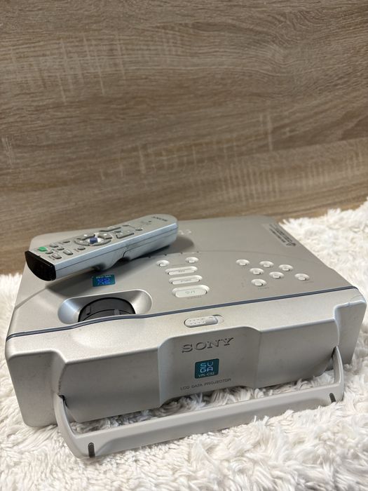 Sony LCD Projector VPL-CS2