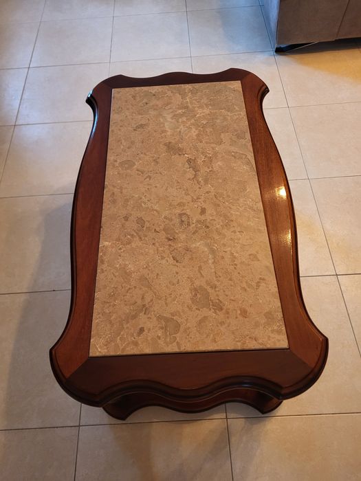 Mesa de centro com pedra mármore