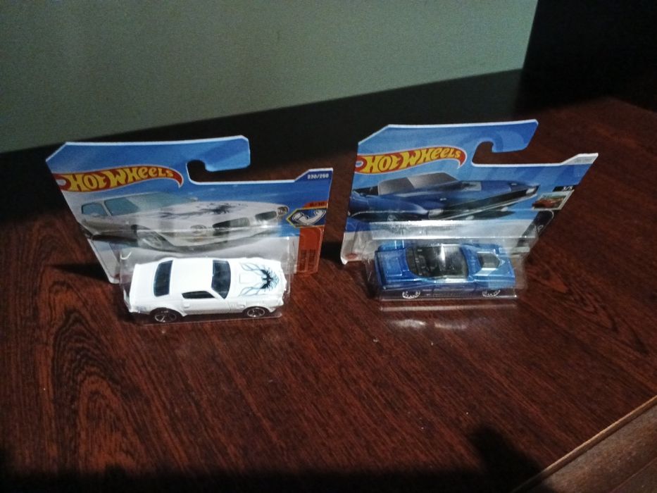 Особисті речі 2 моделі плімут барракуда70 понтіак файрберд73