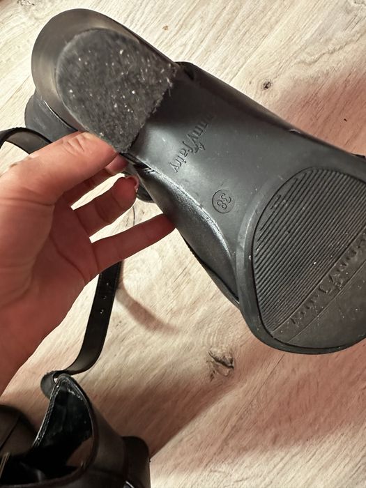 Czarne buty na słupku 38 stan dobry