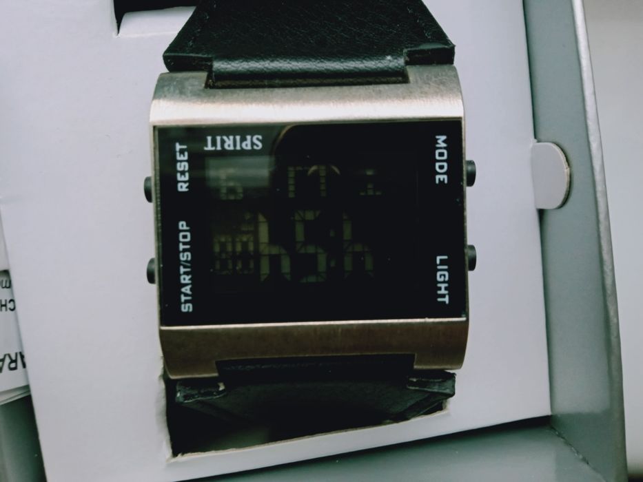 4 nowe zegarki 2 męskie, 1 damski, 1 gratis młodzieżowy.