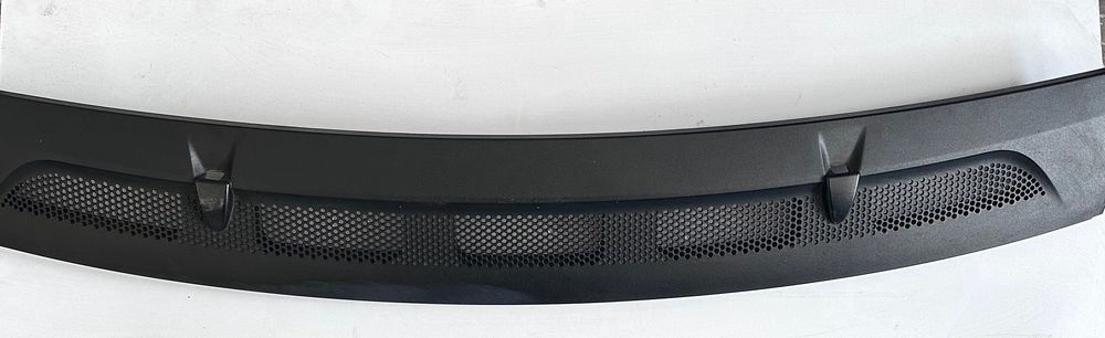 Mercedes B klasa W245 Listwa osłona plastik podszybie na masce kratka wlot maskownica blenda części