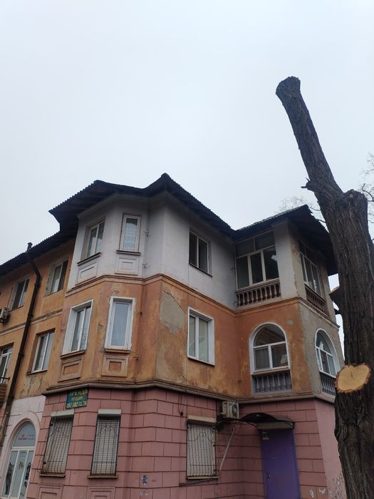 Продам 3х комнатную "сталинку" по  Дышынского