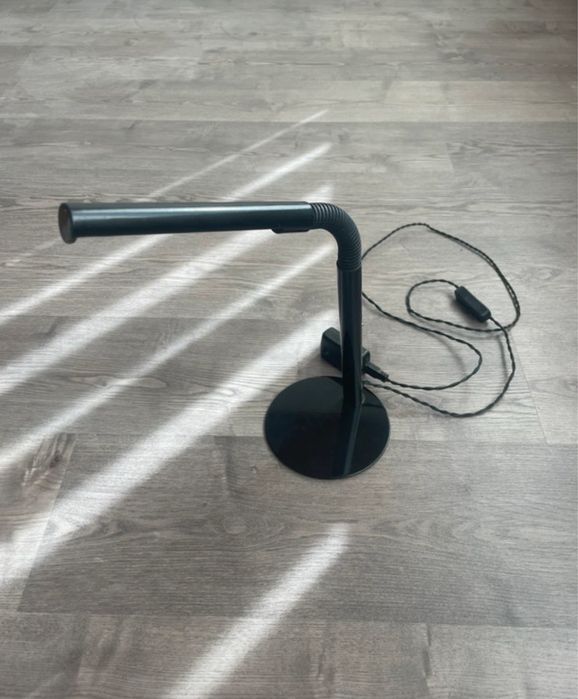 Candeeiro preto para secretária