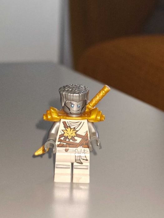 Minifigurka Lego Ninjago Zane (Honor Robe) njo0306