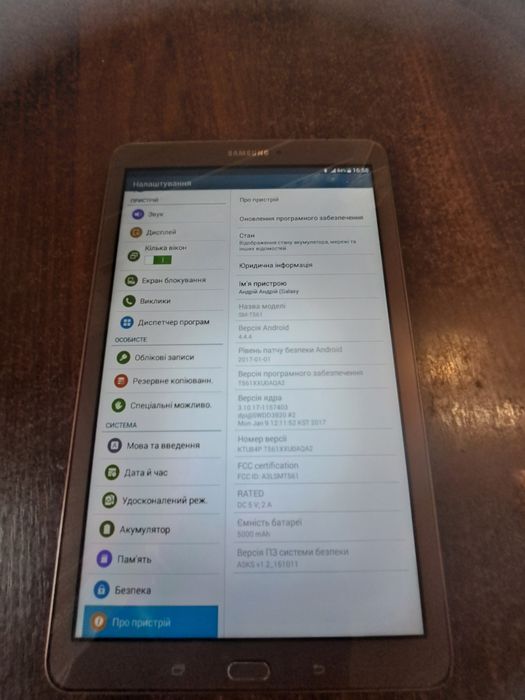 Планшет  Samsung SM-T561