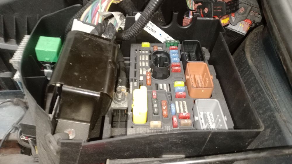 Caixa fusíveis / SAM / BSI PEUGEOT RCZ