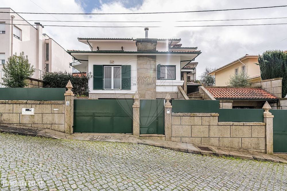 Moradia T5 para venda