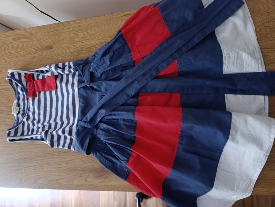 Trzy sukienki rozmiar 128/134