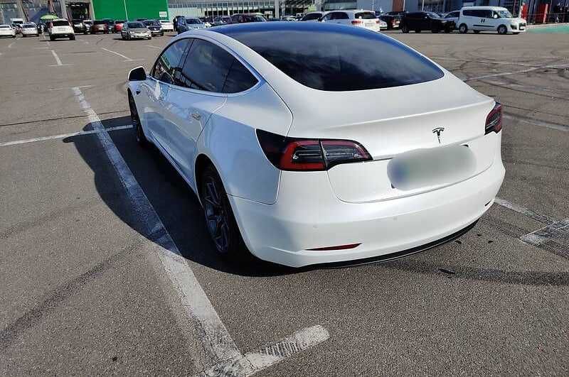 Tesla Model 3  2020
