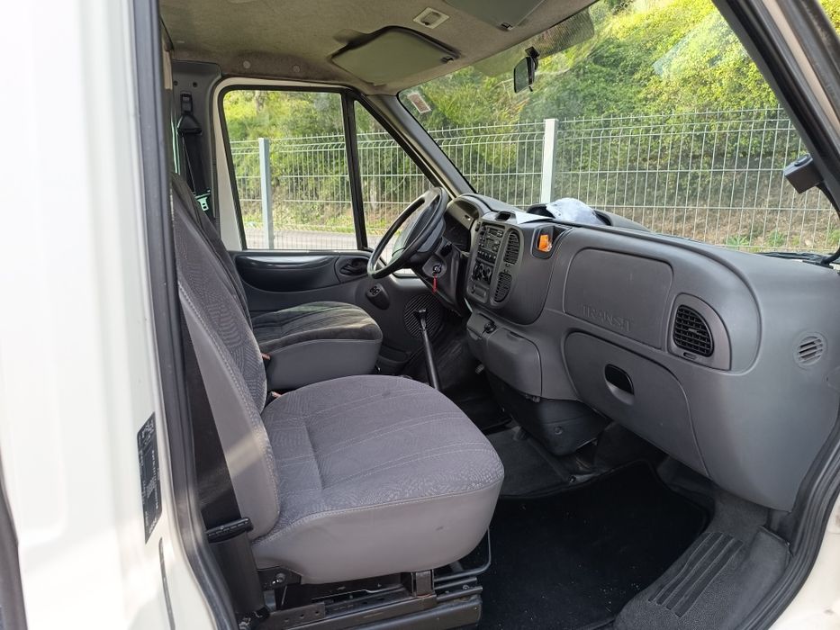 Aluguer carrinha 9 lugares e mobilidade reduzida