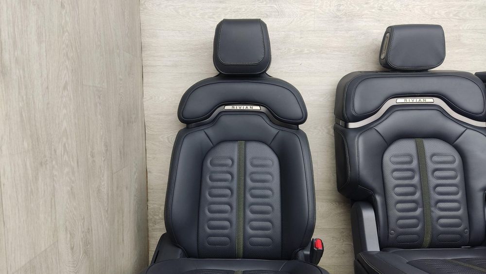 Сидіння водія пасажира задній диван 2-3 ряди сидінь Rivian R1S Gen2 24