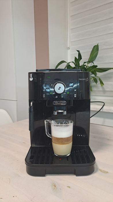 Кавомашина(кавоварка)Delonghi Magnifica S.