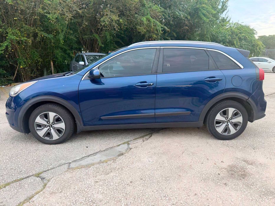 Kia Niro LX      2018