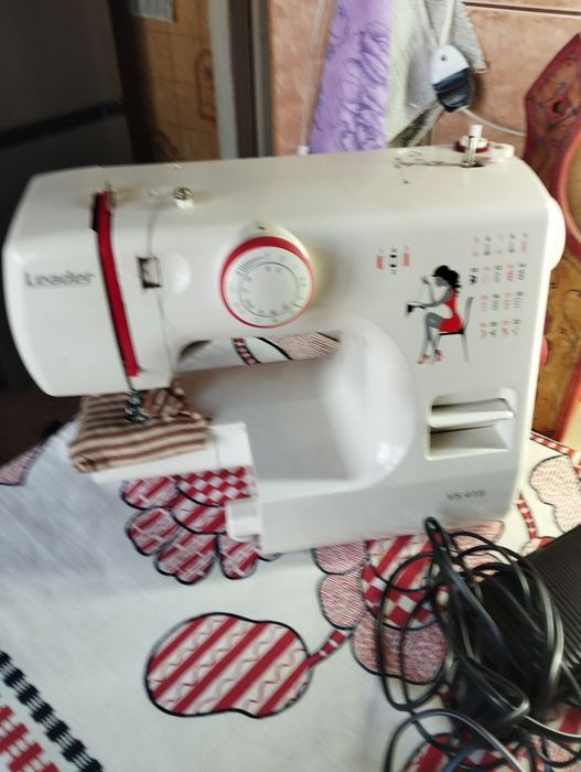 Електрична швейна машина Lеader