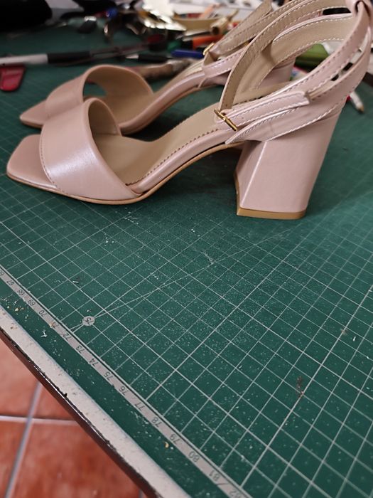 Sandálias em pele NOVAS