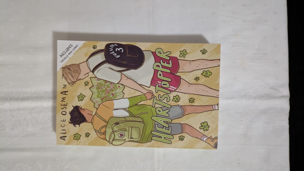 Coleção "Heartstopper", o livro 2 sendo de capa dura