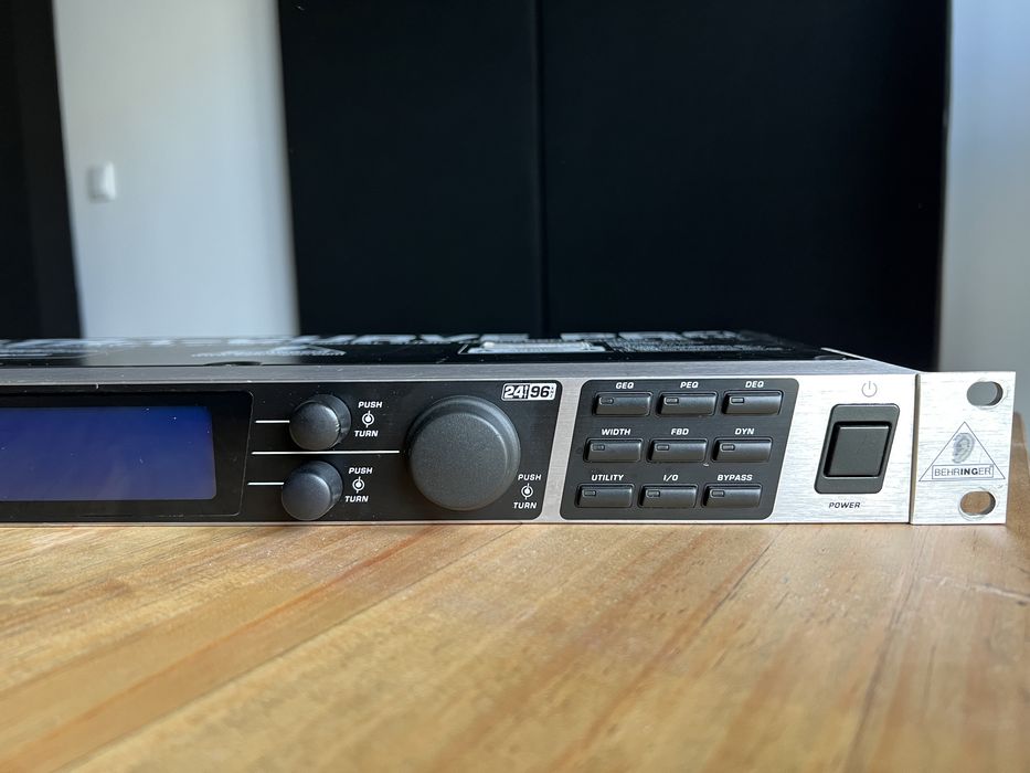 Equalizador Behringer DEQ2496 Ultra-Curve Pro EQ - bom estado