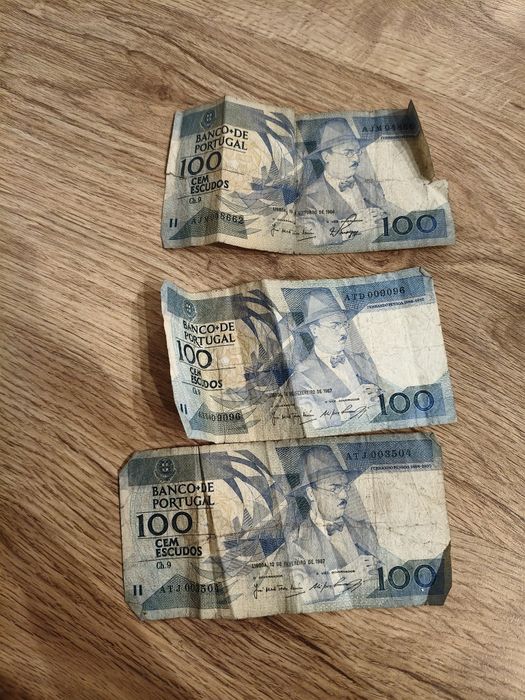 Notas e moedas escudos