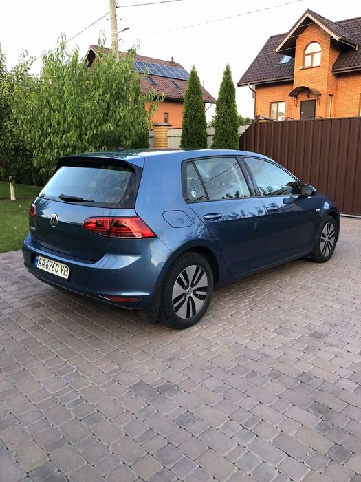 Продам Volkswagen E-golf 2016