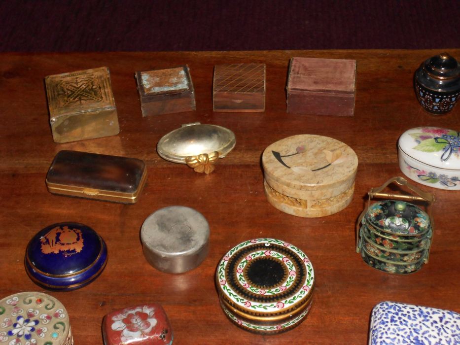 Grande coleccao miniaturas antigas madeira, pedra, latao, loiça, etc