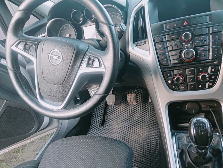 Опель Астра j.2011рік