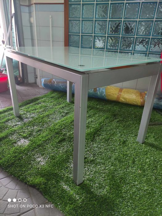 Dining table with glass top64586289663362123