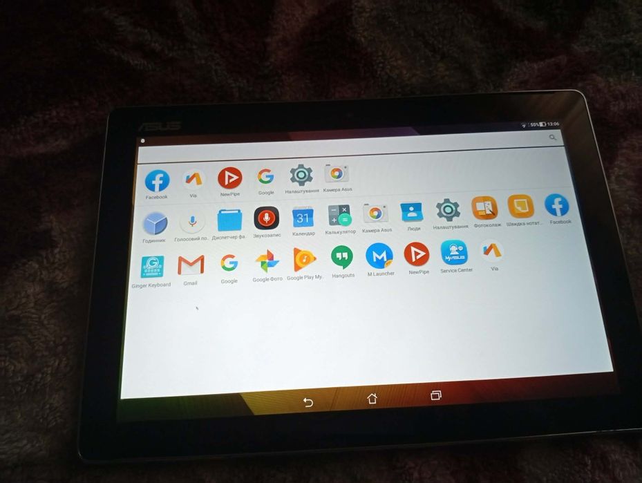 Планшет асус в  гарному стані