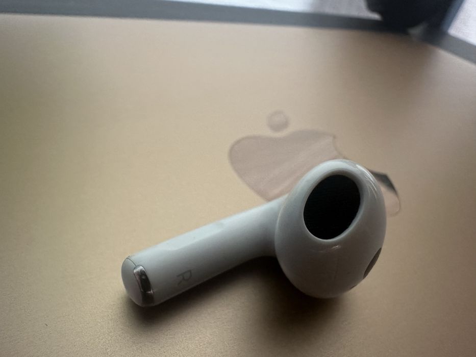 Оригінал! AirPods 3 a2565 правий навушник