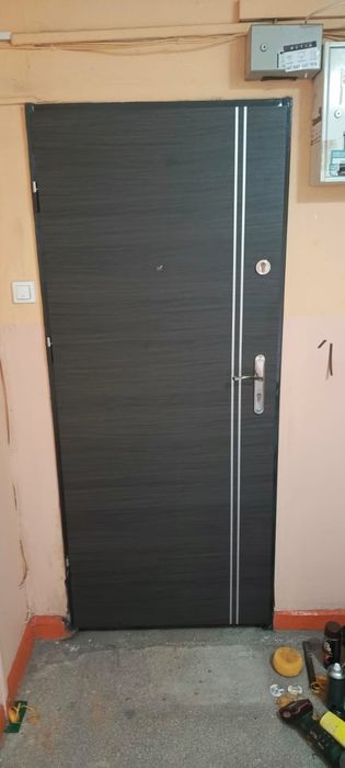 Drzwi wejściowe z montażem