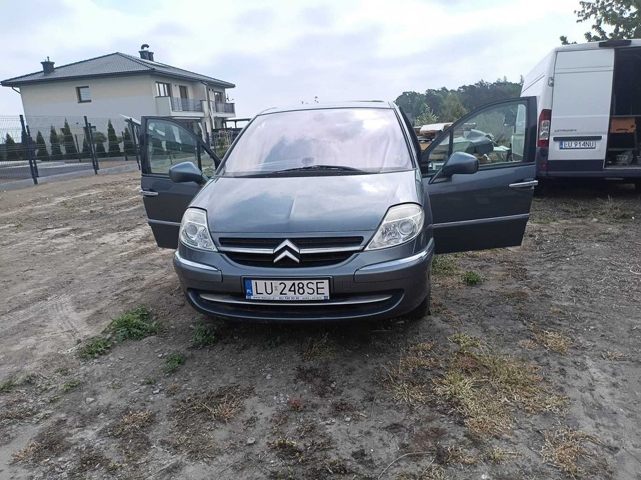 Samochód Citroen C 8