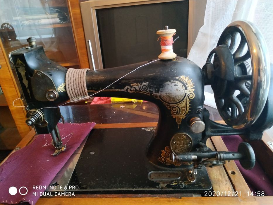 Продам швейну машину