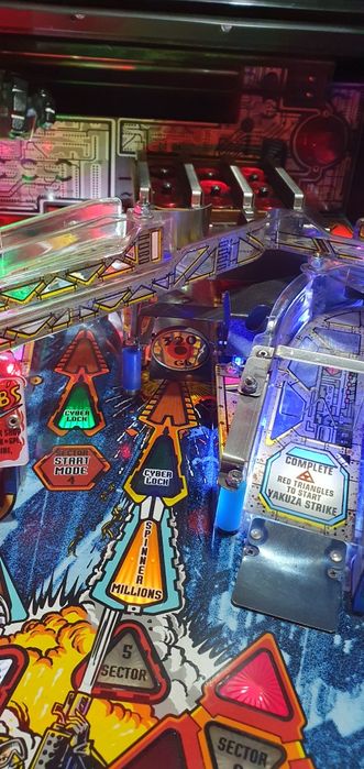 Flipper fliper pinball Johnny Mnemonic