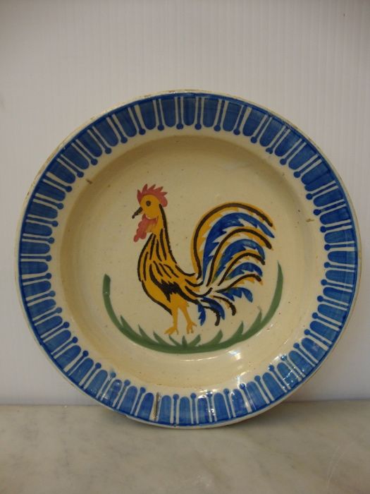 Prato antigo em Faiança portuguesa = 31 cm.