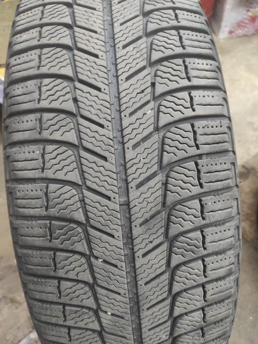 Продам зимову гуму MICHELIN 215/65 R16