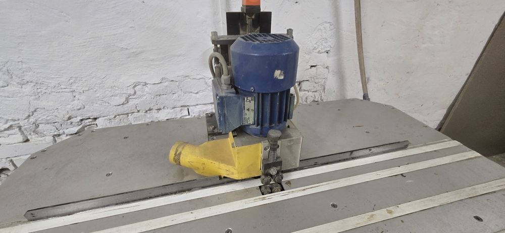 Frezarka JAROMA 2001