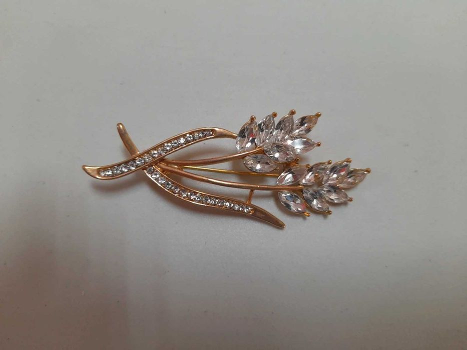 Alfinete de Peito / Broche Dourado com Cristais (Aço Inoxidável)