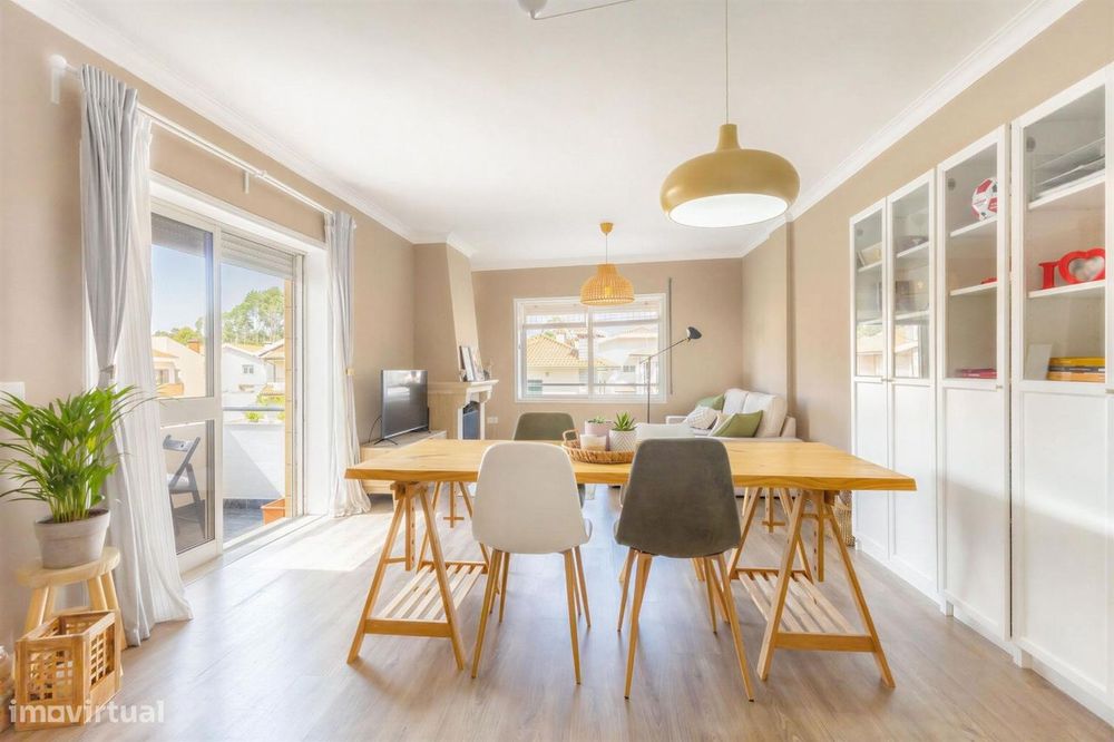 Apartamento T2 com Varanda — Excelente Localização junto ao Metro