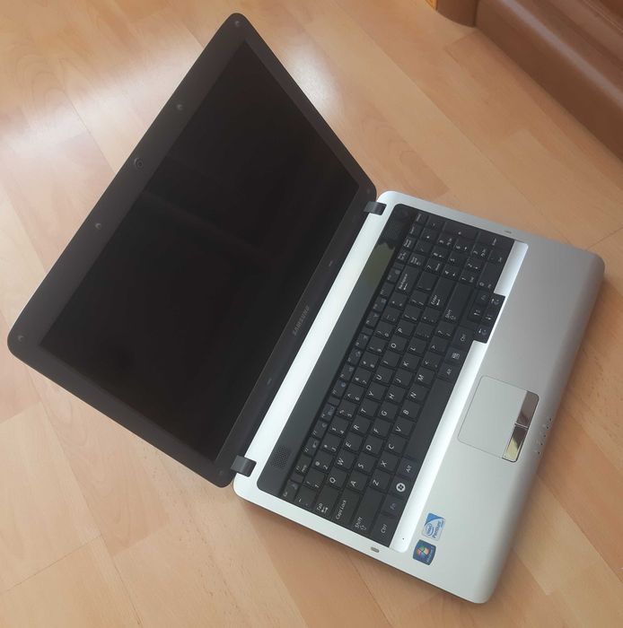 Samsung R530 - bez zasilacza, dysku, baterii - stan bardzo dobry