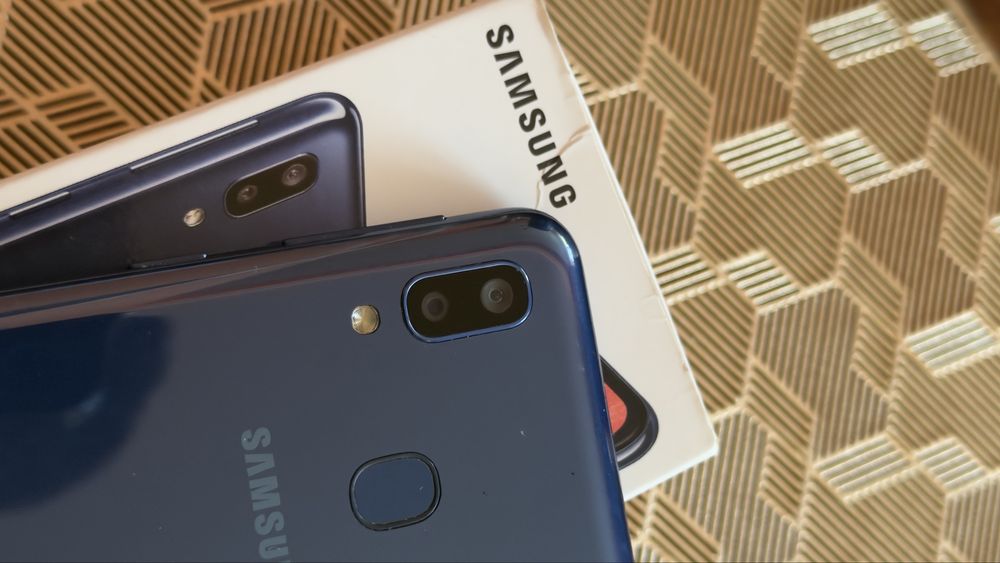 Samsung a20e stan bdb+