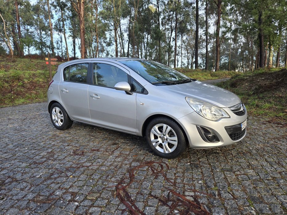 Carro revisado em excelente estado, só teve um dono.