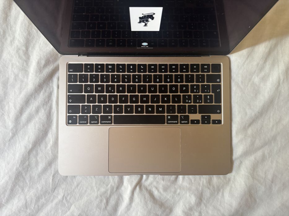 Macbook m3 2024 16gb 256gb